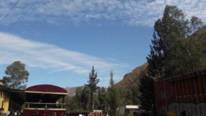 Tren Lima a Huancayo: paisaje en San Bartolomé mientras esperamos el giro de la locomotora